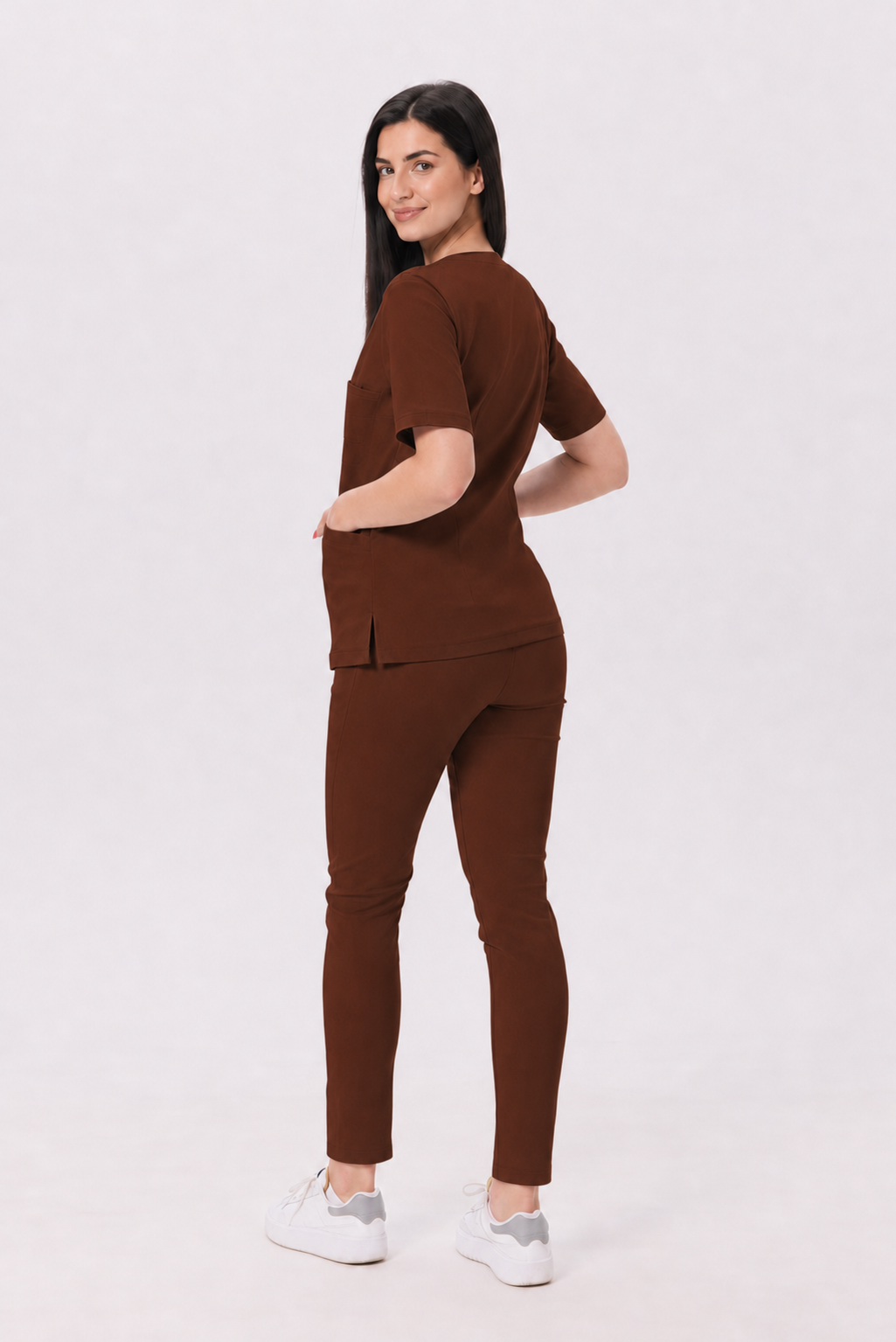 Dámské zdravotnické kalhoty skinny Ella, barva hořká čokoláda, zezadu